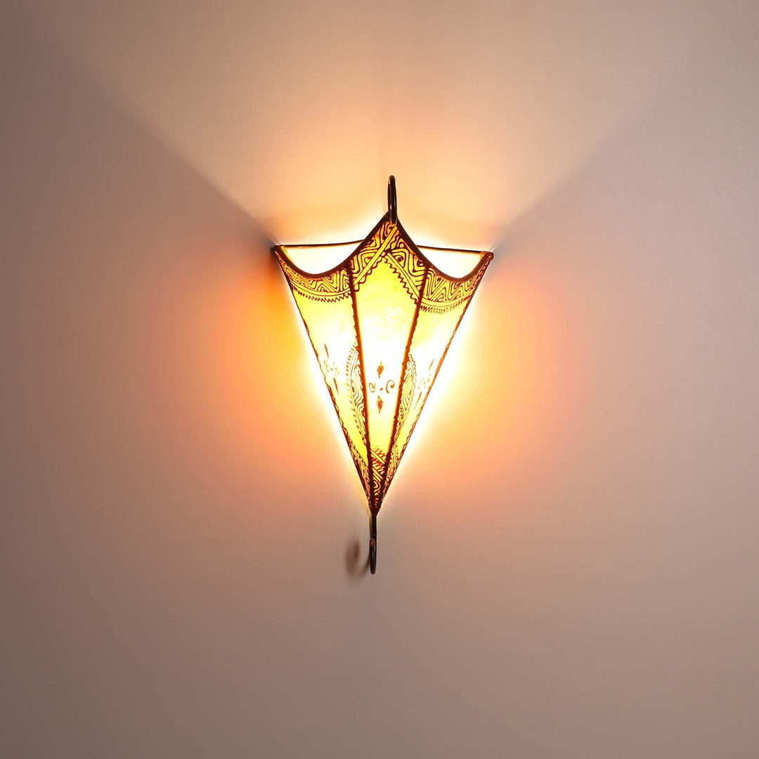 Marockansk vägglampa i läder Mouna