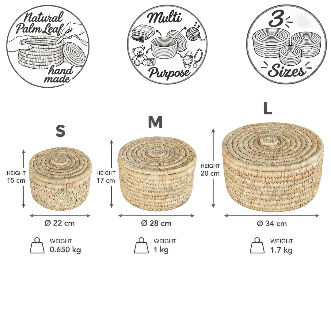 Korgar av palmblad med lock: S Ø 22 × 15 cm, 3,5 liter; M Ø 28 × 17 cm, 7 liter; L Ø 34 × 20 cm, 15 liter volym.
