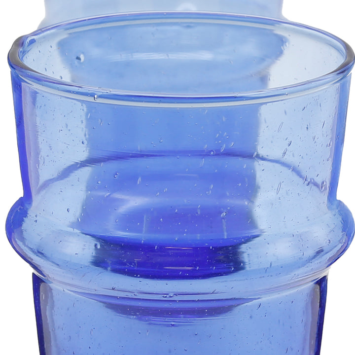 Blå cocktailglas gjorda av återvunnet glas - snygga och handgjorda