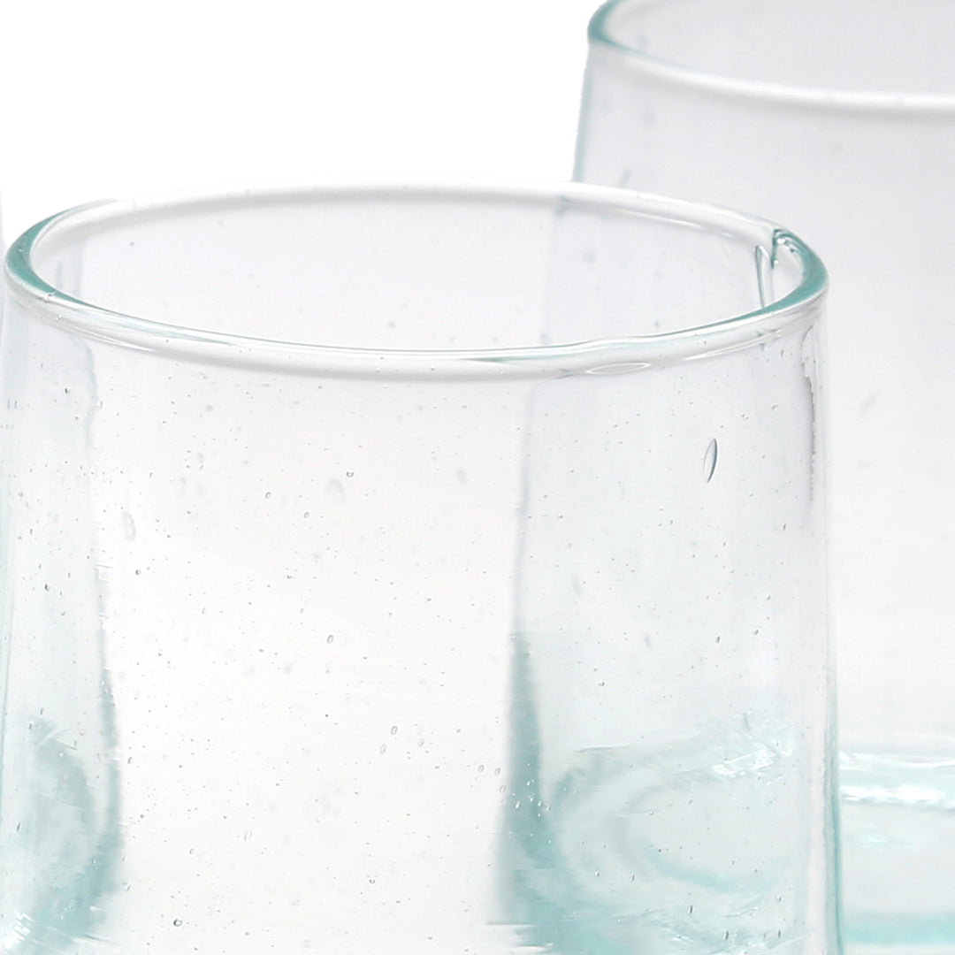 Set med 4 klara glas - traditionellt tillverkade, universellt användbar