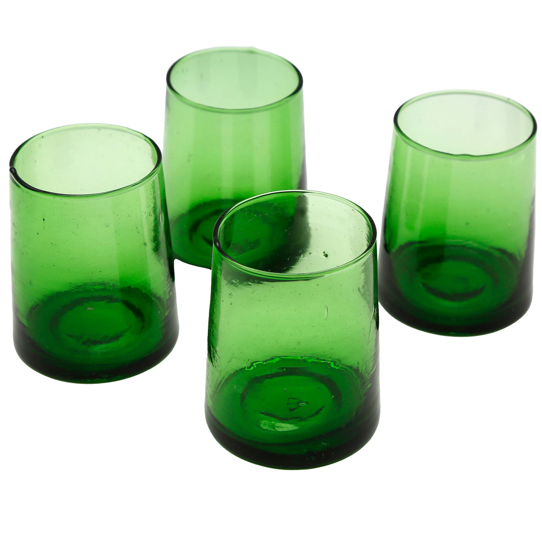 Grönt glas med handgjord struktur - perfekt som latte macchiatoglas