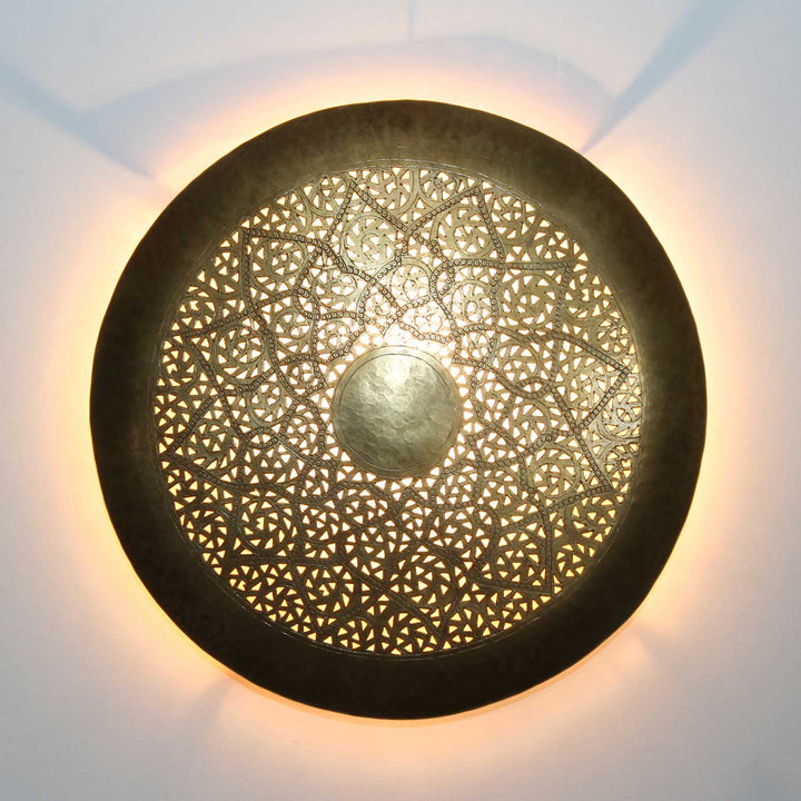 Vägglampa i mässing Hilal Klein