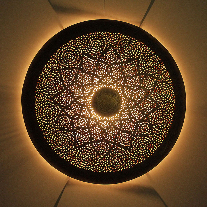 Vägglampa i mässing Hilal 76Ø