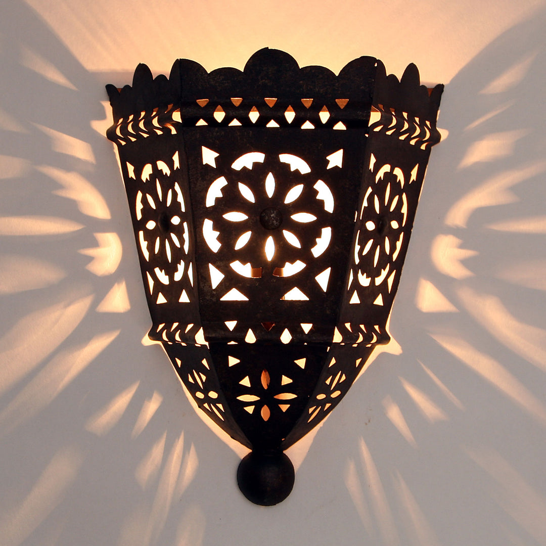 Orientalisk vägglampa i järn EWL10
