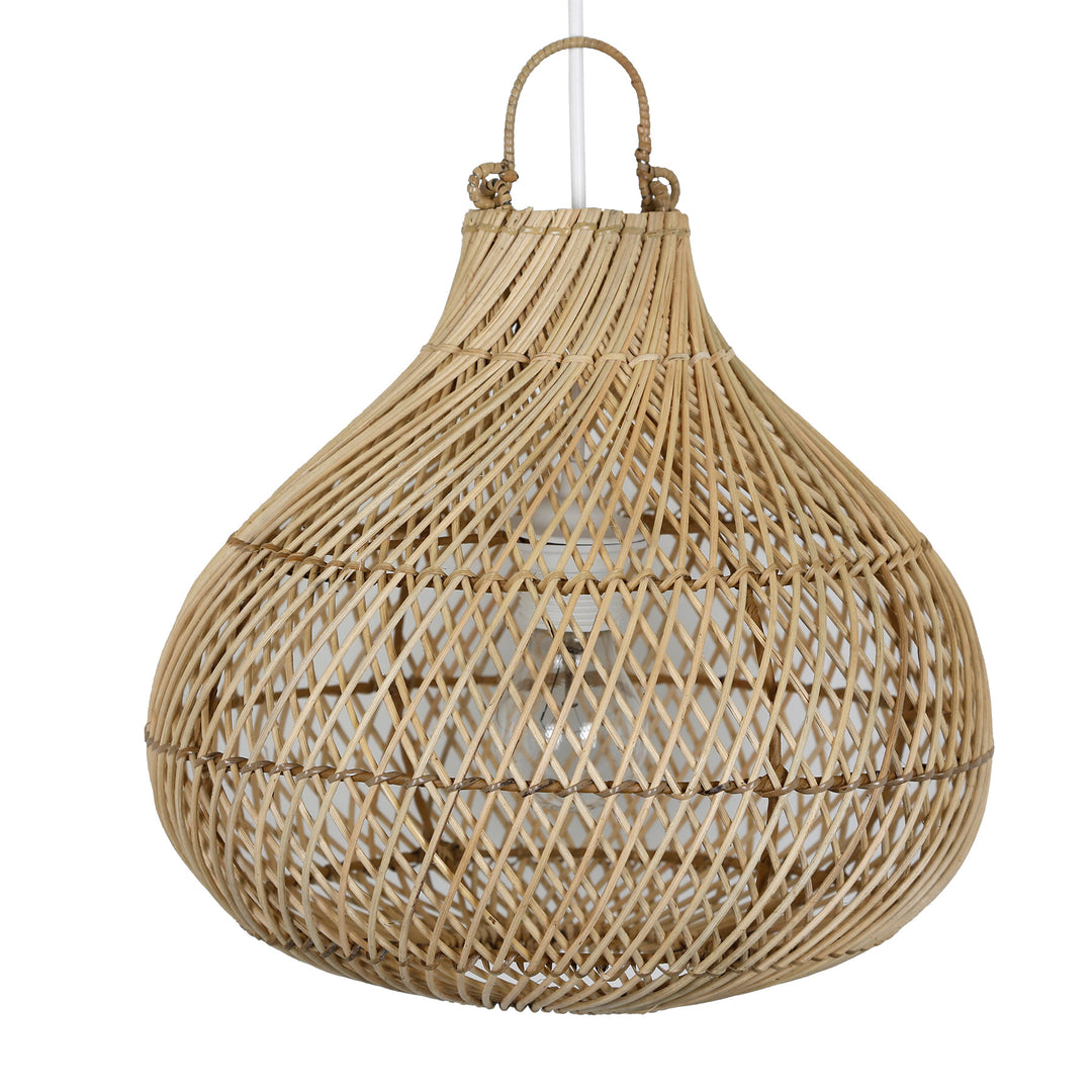 Handvävd lampskärm av naturrotting med fin struktur och droppformad design
